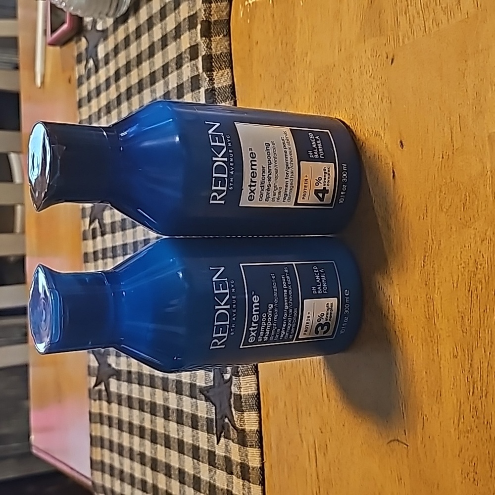 Redken extreme Shampoo and conditioner set